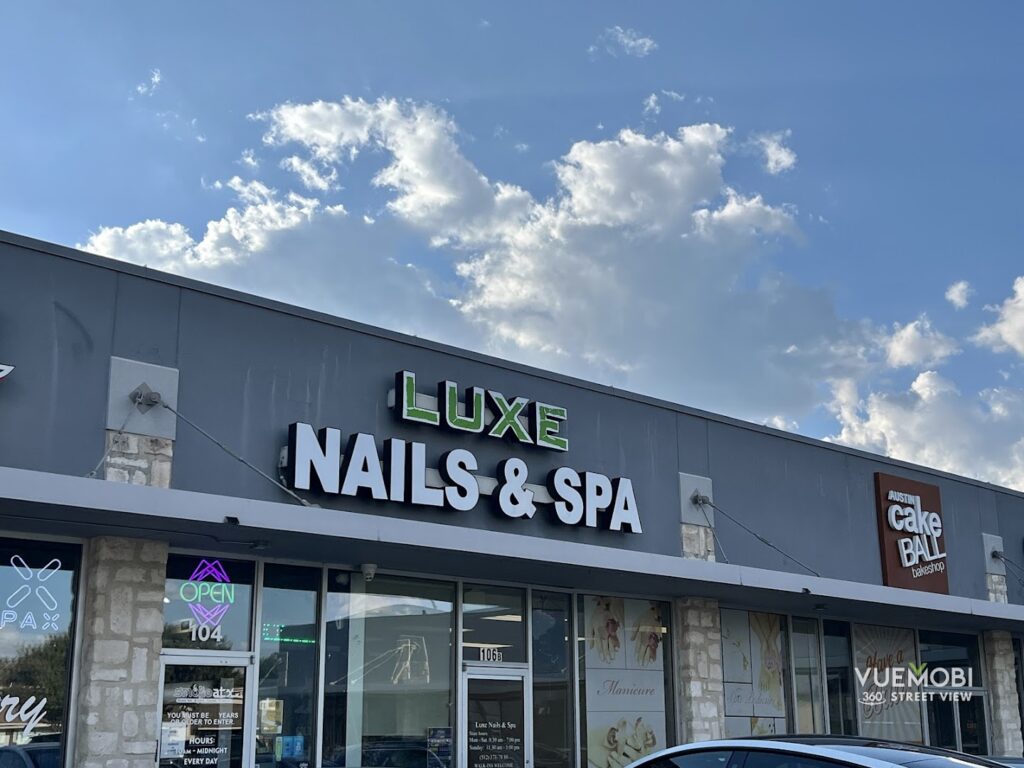 Nail salon Luxe Nails & Spa near me