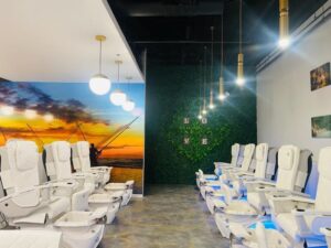 Nail salon Luxo Nail Spa near me