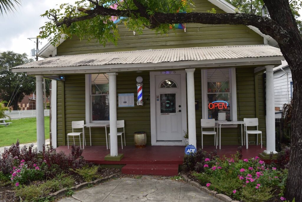 Barber shop Muscle Cut Barbershop (inside powerhouse gym) near me