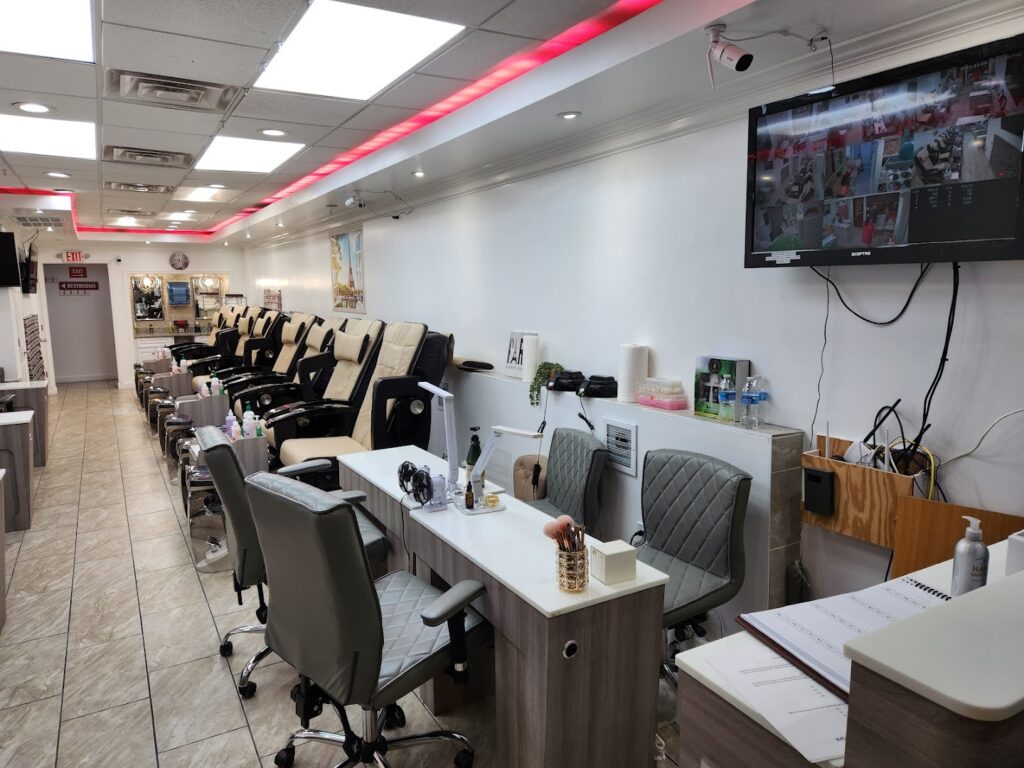 Nail salon PARIS NAILS & SPA near me