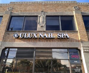 Nail salon ULUX Nail Spa at Oak Lawn near me